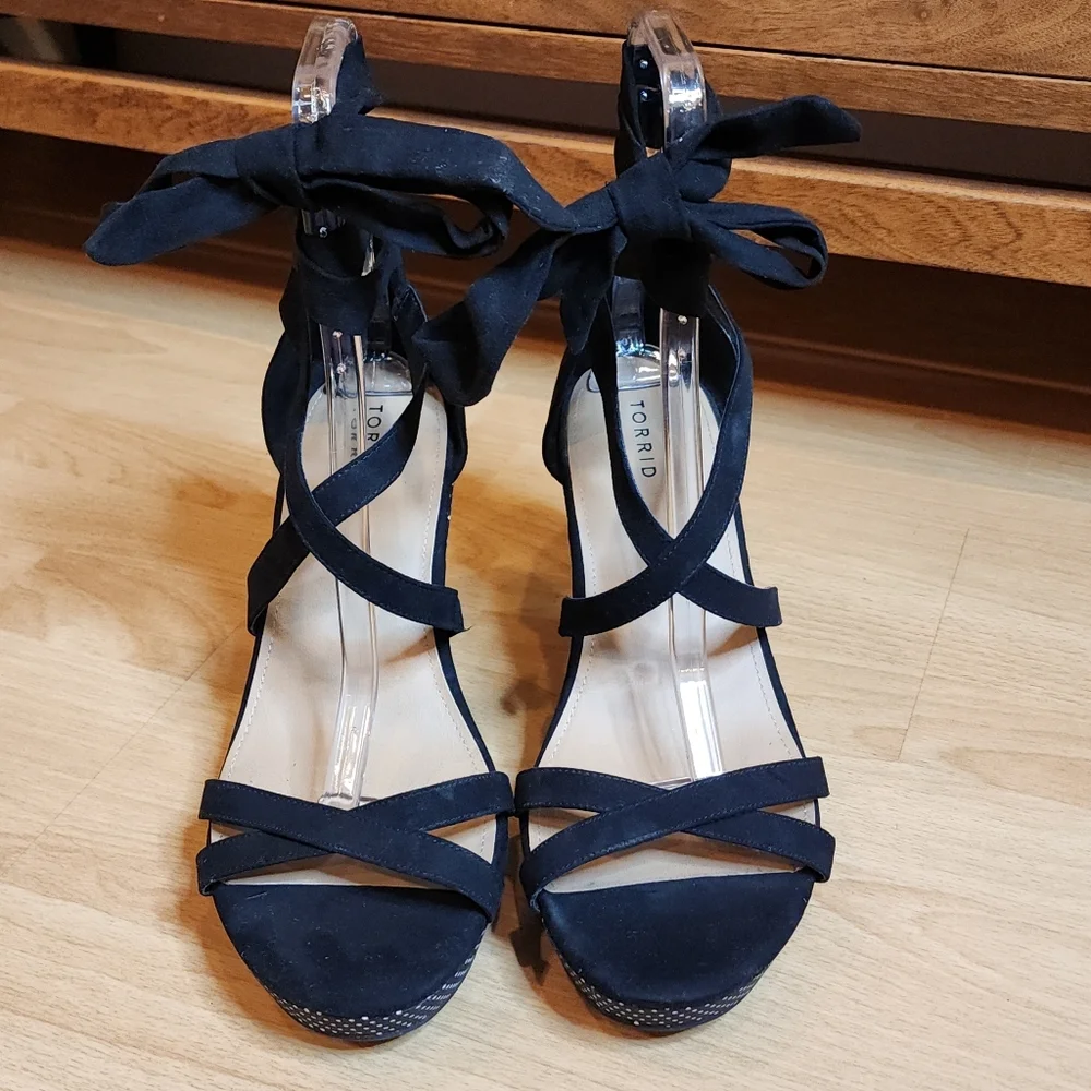 Size 13W Torrid Black Polka Dot Strappy Ankle Wrap Platform Wedge‎ Shoe Sandal
